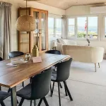 Дом отдыха 3 Bedroom Lovely In Обенро