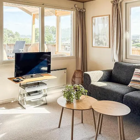 3 Bedroom Lovely In בית נופש אבנרה