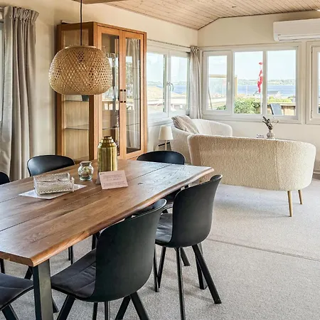 بيت للعطل 3 Bedroom Lovely In أبينرا