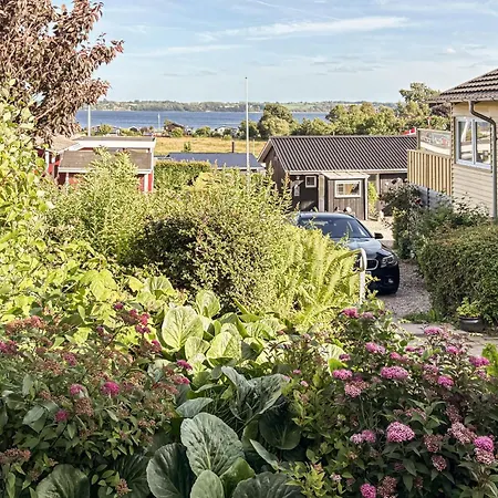 3 Bedroom Lovely In בית נופש