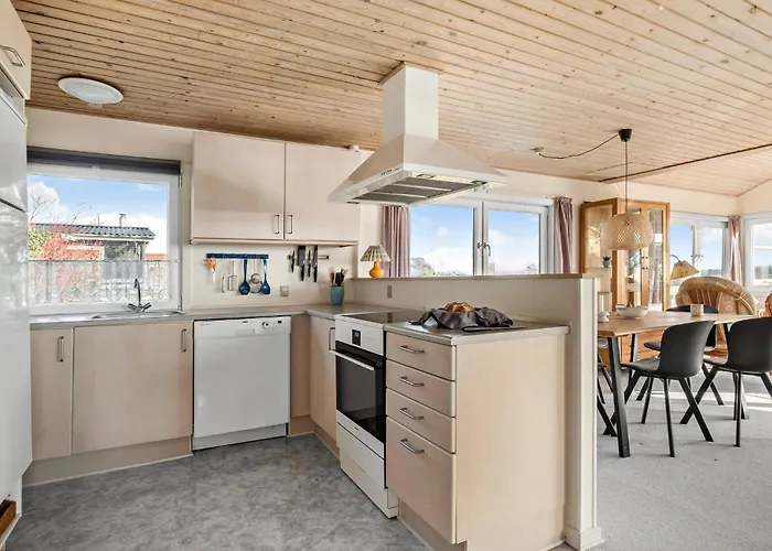 3 Bedroom Lovely In Дом отдыха