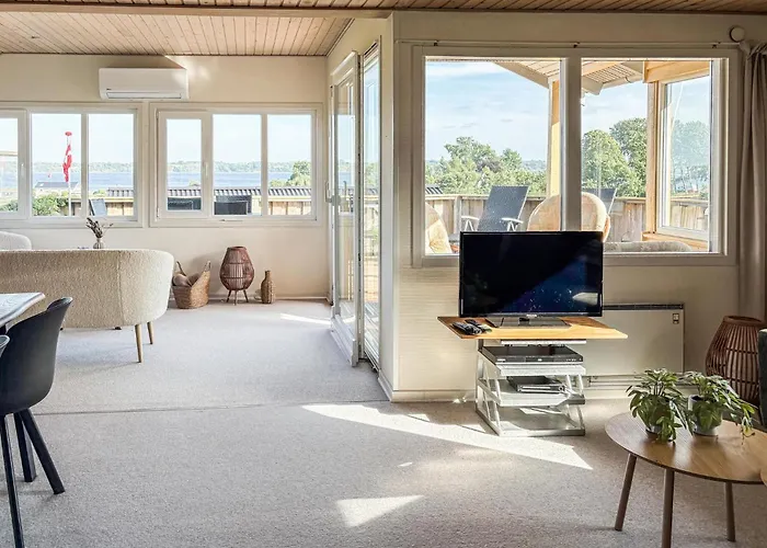 3 Bedroom Lovely In Дом отдыха *