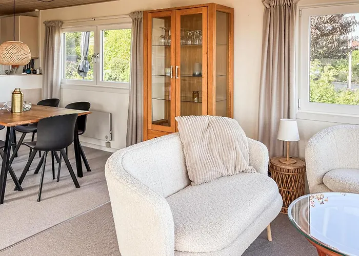 3 Bedroom Lovely In Обенро